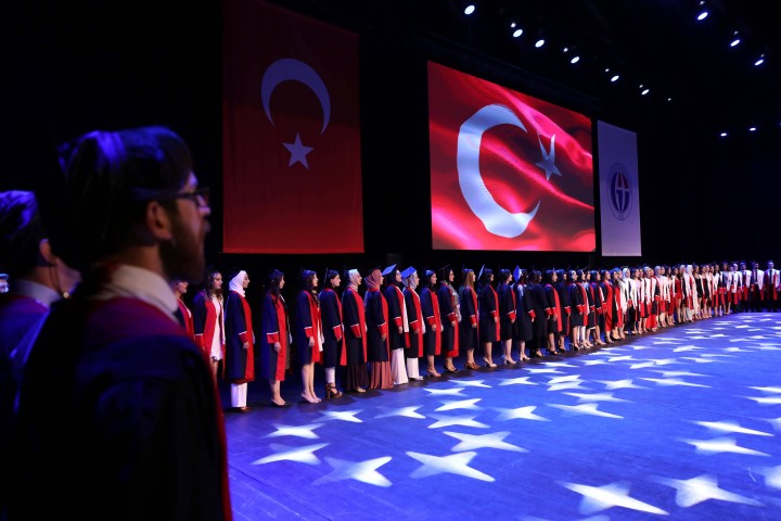 GAÜN’ÜN GENÇ DİŞ HEKİMLERİ TÖRENLE MEZUN OLDU-6