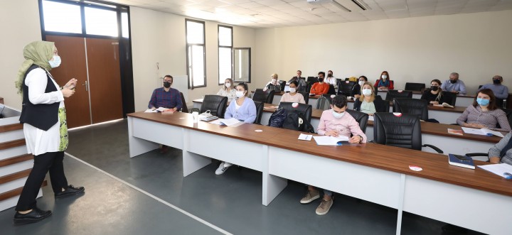 GAÜN KALİTE EĞİTİMLERİYLE FARKINDALIK YARATIYOR-1