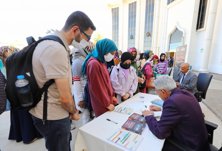 GAÜN İLAHİYAT FAKÜLTESİ’NDEN İMZA ŞÖLENİ-01
