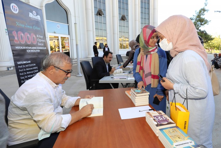 GAÜN İLAHİYAT FAKÜLTESİ’NDEN İMZA ŞÖLENİ-04