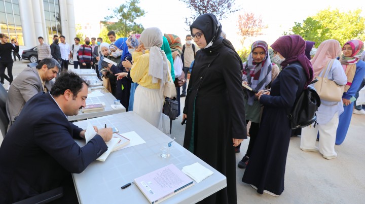GAÜN İLAHİYAT FAKÜLTESİ’NDEN İMZA ŞÖLENİ-05
