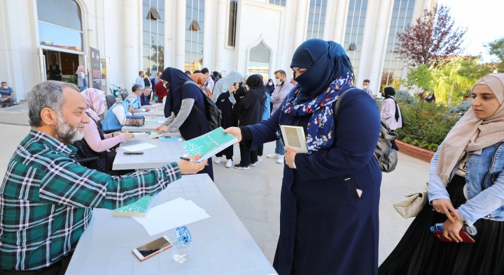GAÜN İLAHİYAT FAKÜLTESİ’NDEN İMZA ŞÖLENİ-07