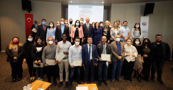 V. DENEY HAYVANLARI KULLANIM KURSUNU TAMAMLAYANLAR SERTİFİKALARINI ALDI-1