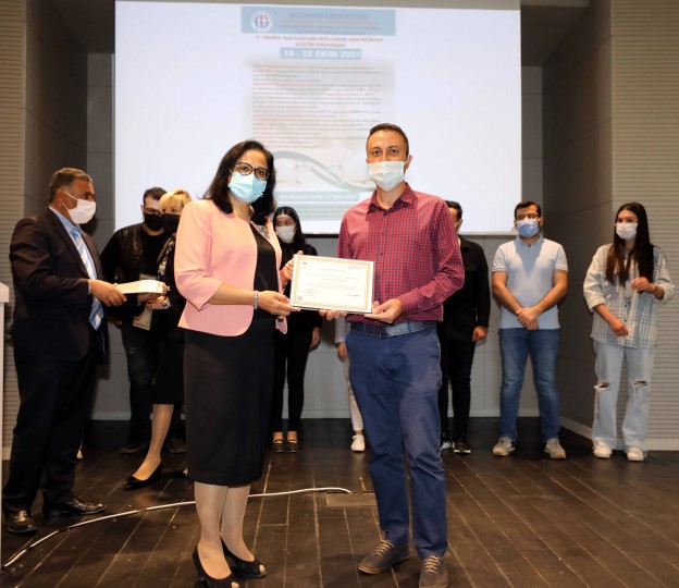 V. DENEY HAYVANLARI KULLANIM KURSUNU TAMAMLAYANLAR SERTİFİKALARINI ALDI-2