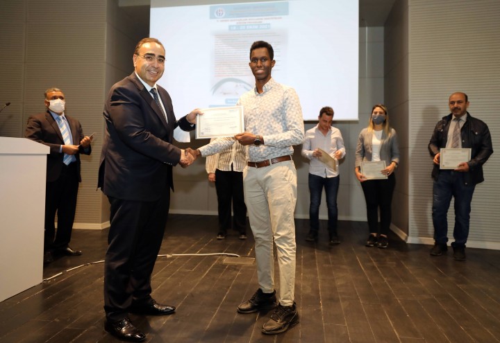 V. DENEY HAYVANLARI KULLANIM KURSUNU TAMAMLAYANLAR SERTİFİKALARINI ALDI-5