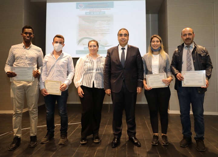 V. DENEY HAYVANLARI KULLANIM KURSUNU TAMAMLAYANLAR SERTİFİKALARINI ALDI-6