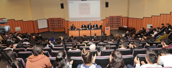 GAÜN’DE ÖNEMLİ KONFERANS-2