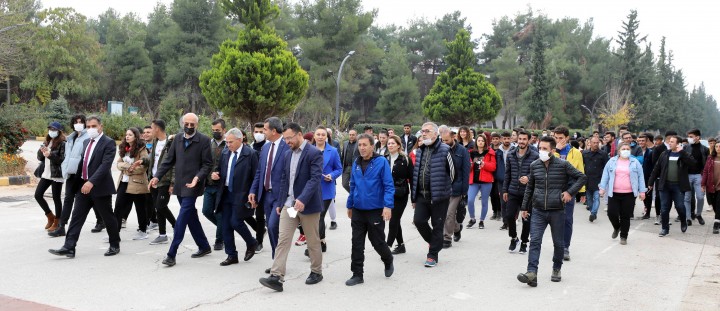 GAÜN’DE ÖĞRETMENLER GÜNÜNE ÖZEL YÜRÜYÜŞ - (2)