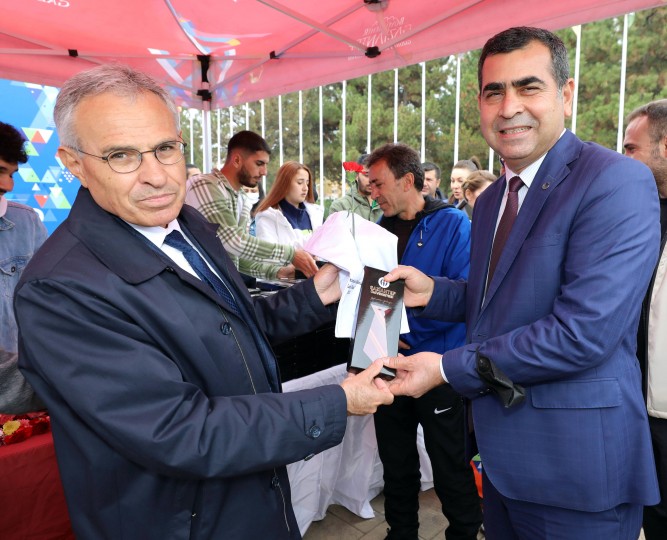 GAÜN’DE ÖĞRETMENLER GÜNÜNE ÖZEL YÜRÜYÜŞ - (5)