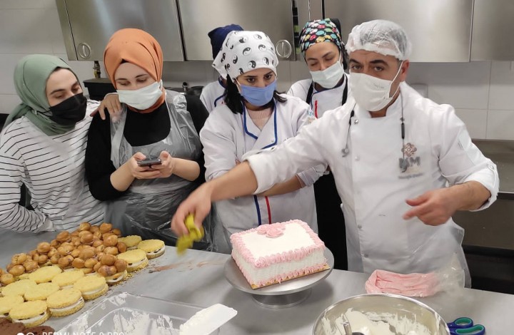 GAÜN GASTRONOMİ VE MUTFAK SANATLARI BÖLÜMÜ ÖĞRENCİLERİ GLUTENSİZ UNLU MAMÜLLER ÜRETİM TESİSİNDE-3