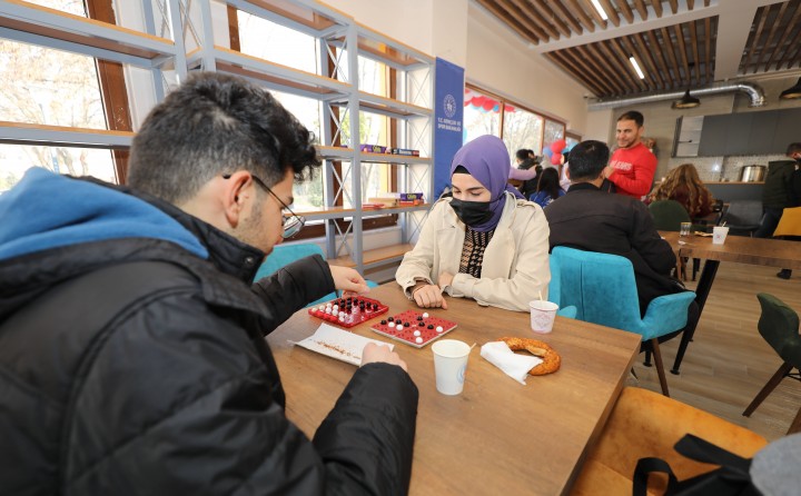 GAÜN ÖĞRENCİLERİNE ÇAY SİMİT ÜCRETSİZ OLACAK - (10)