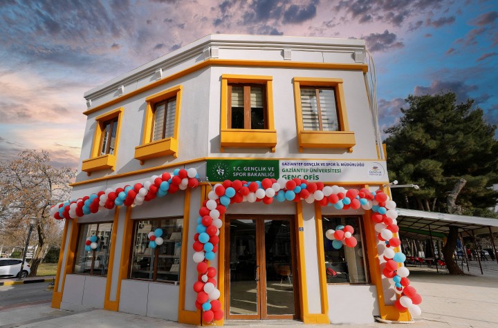 GAÜN ÖĞRENCİLERİNE ÇAY SİMİT ÜCRETSİZ OLACAK - (12)