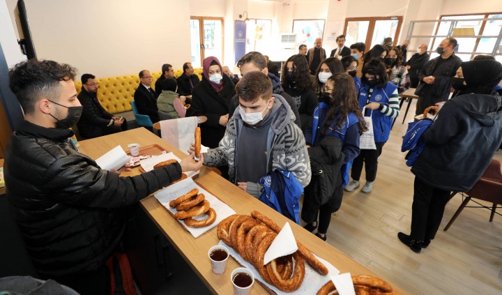 GAÜN ÖĞRENCİLERİNE ÇAY SİMİT ÜCRETSİZ OLACAK - (2)