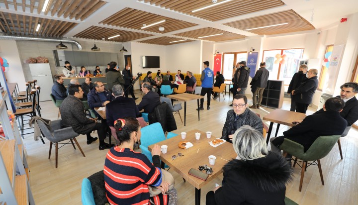 GAÜN ÖĞRENCİLERİNE ÇAY SİMİT ÜCRETSİZ OLACAK - (3)