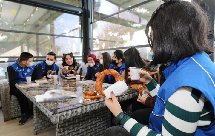 GAÜN ÖĞRENCİLERİNE ÇAY SİMİT ÜCRETSİZ OLACAK - (4)