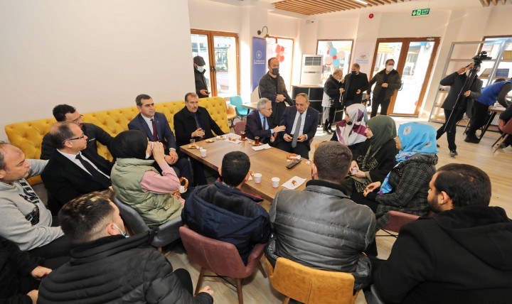 GAÜN ÖĞRENCİLERİNE ÇAY SİMİT ÜCRETSİZ OLACAK - (5)