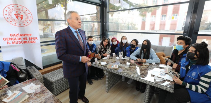 GAÜN ÖĞRENCİLERİNE ÇAY SİMİT ÜCRETSİZ OLACAK - (8)