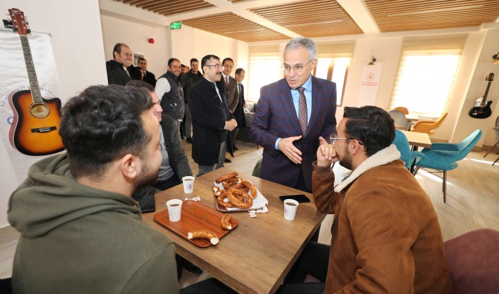 GAÜN ÖĞRENCİLERİNE ÇAY SİMİT ÜCRETSİZ OLACAK - (9)