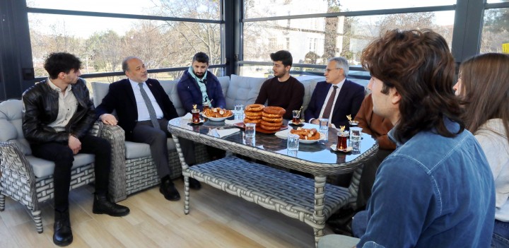 MİLLETVEKİLİ METİN YAVUZ, GAÜN GENÇ OFİS’TE ÖĞRENCİLERLE BİR ARAYA GELDİ-02