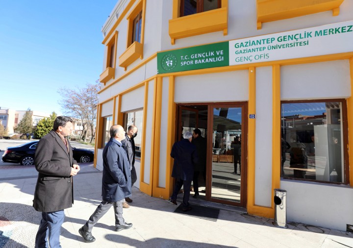 MİLLETVEKİLİ METİN YAVUZ, GAÜN GENÇ OFİS’TE ÖĞRENCİLERLE BİR ARAYA GELDİ-07