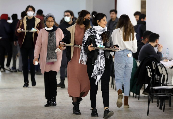 GAZİANTEP ÜNİVERSİTESİNDE ÖĞRENCİLERE 3 ÇEŞİT YEMEK 1 LİRA-2