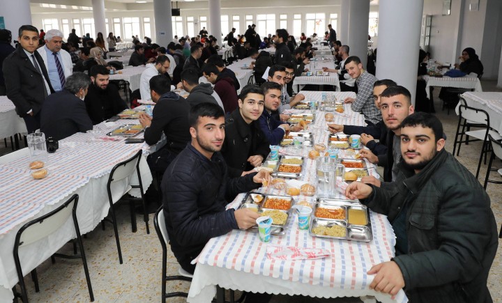 GAZİANTEP ÜNİVERSİTESİNDE ÖĞRENCİLERE 3 ÇEŞİT YEMEK 1 LİRA-7