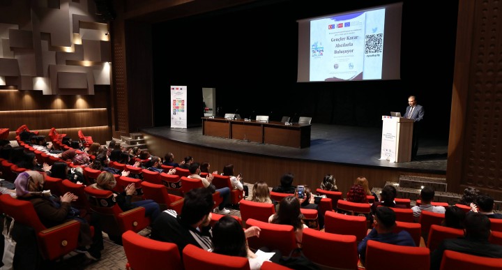 GAÜN ÖĞRENCİLERİNDEN KENTSEL SÜRDÜRÜLEBİLİRLİK PANELİ-3