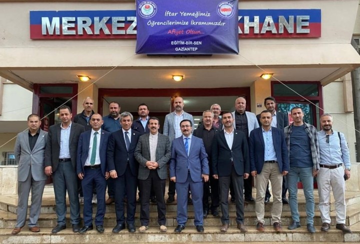 EĞİTİM-BİR-SEN’DEN GAÜN ÖĞRENCİLERİNE İFTAR YEMEĞİ - (1)