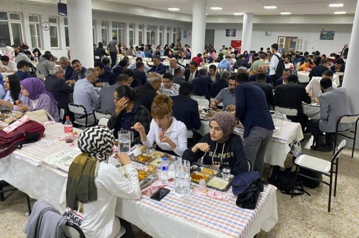 EĞİTİM-BİR-SEN’DEN GAÜN ÖĞRENCİLERİNE İFTAR YEMEĞİ - (2)