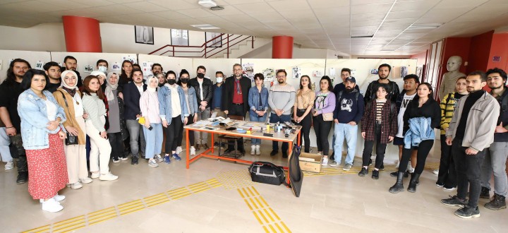 GAÜN’DE DÜNYA SANAT GÜNÜ ÇEŞİTLİ ETKİNLİKLERLE KUTLANDI-1