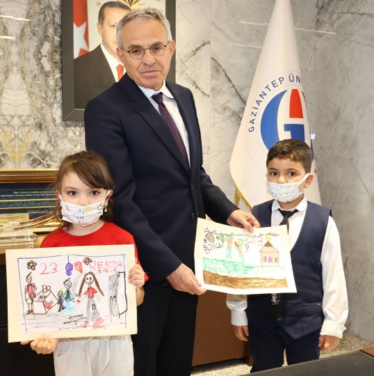 REKTÖR ÖZAYDIN, 23 NİSAN’DA KOLTUĞUNU DEVRETTİ - (2)