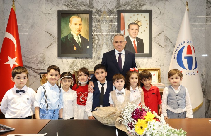 REKTÖR ÖZAYDIN, 23 NİSAN’DA KOLTUĞUNU DEVRETTİ - (4)