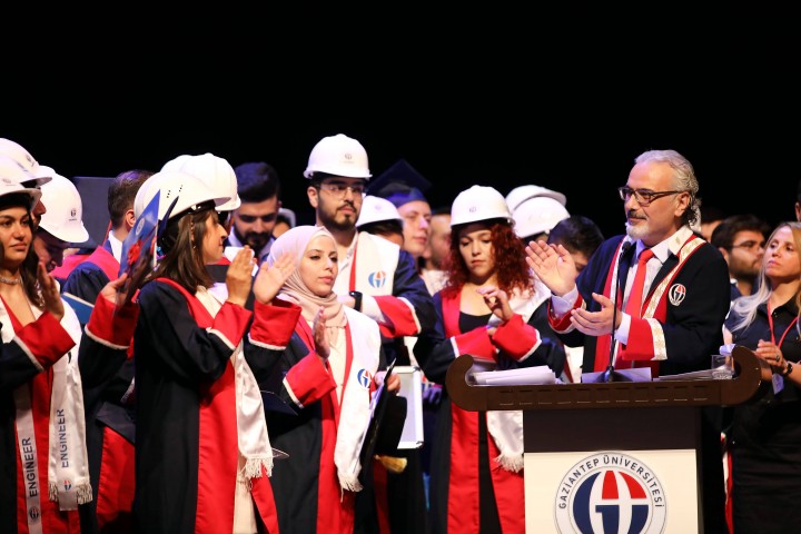 GAÜN MÜHENDİSLİK FAKÜLTESİNDE COŞKULU MEZUNİYET TÖRENİ - (10)