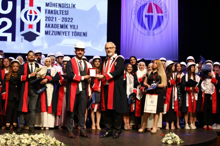 GAÜN MÜHENDİSLİK FAKÜLTESİNDE COŞKULU MEZUNİYET TÖRENİ - (12)