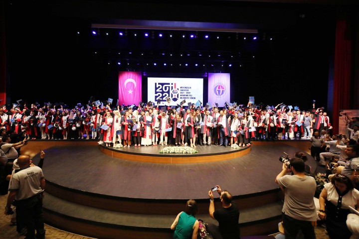 GAÜN MÜHENDİSLİK FAKÜLTESİNDE COŞKULU MEZUNİYET TÖRENİ - (2)