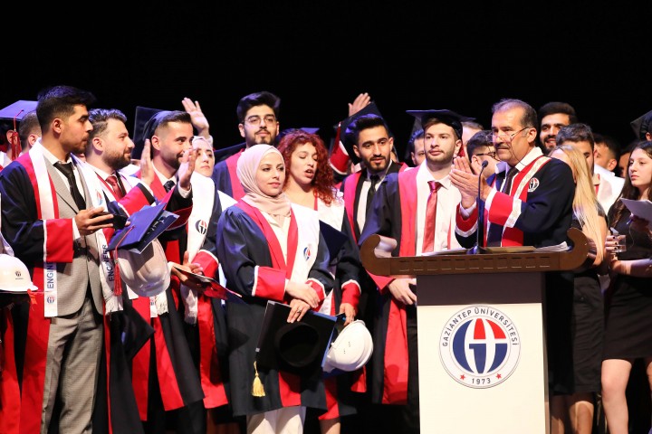 GAÜN MÜHENDİSLİK FAKÜLTESİNDE COŞKULU MEZUNİYET TÖRENİ - (5)