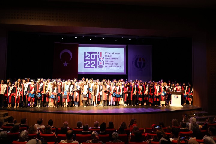 GAÜN SOSYAL BİLİMLER MYO MEZUNİYET SEVİNCİ-10