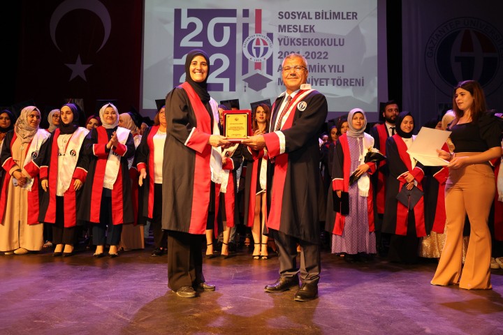 GAÜN SOSYAL BİLİMLER MYO MEZUNİYET SEVİNCİ-2