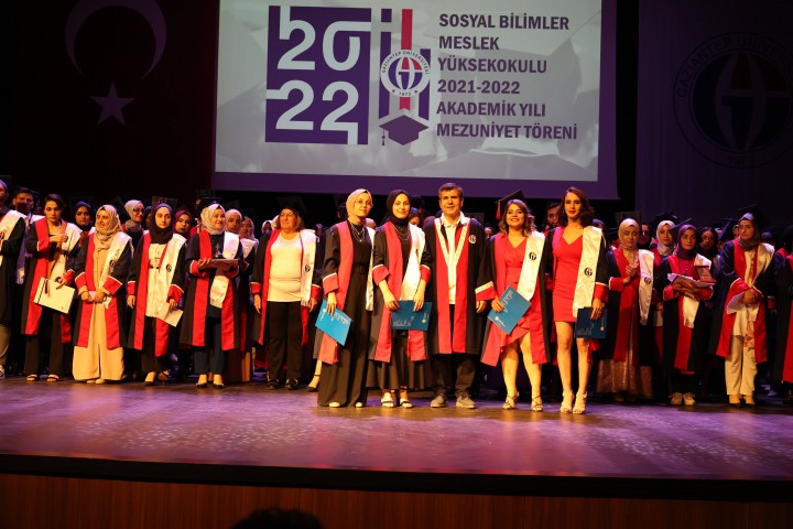 GAÜN SOSYAL BİLİMLER MYO MEZUNİYET SEVİNCİ-7