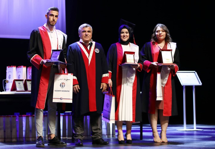 GAÜN TEKNİK BİLİMLER MESLEK YÜKSEKOKULU MEZUNLARI UĞURLANDI-3