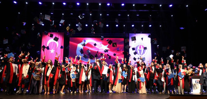 GAÜN İKTİSAT VE İDARİ BİLİMLER FAKÜLTESİ ÖĞRENCİLERİNİ MEZUN ETTİ-1