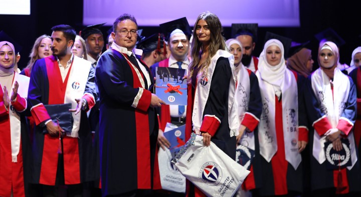 GAÜN İKTİSAT VE İDARİ BİLİMLER FAKÜLTESİ ÖĞRENCİLERİNİ MEZUN ETTİ-5
