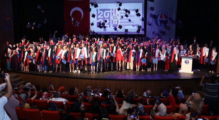 GELECEĞİN SAĞLIK ÇALIŞANLARI MEZUN OLDU-1