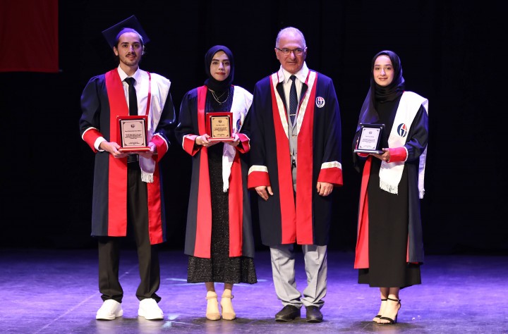 GELECEĞİN SAĞLIK ÇALIŞANLARI MEZUN OLDU-4