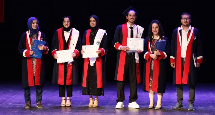 GELECEĞİN SAĞLIK ÇALIŞANLARI MEZUN OLDU-7