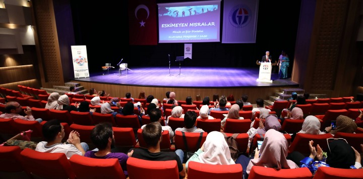 ULUSLARARASI ÖĞRENCİLERDEN TÜRKÇE ŞİİR DİNLETİSİ-4