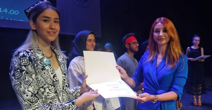 ULUSLARARASI ÖĞRENCİLERDEN TÜRKÇE ŞİİR DİNLETİSİ-8