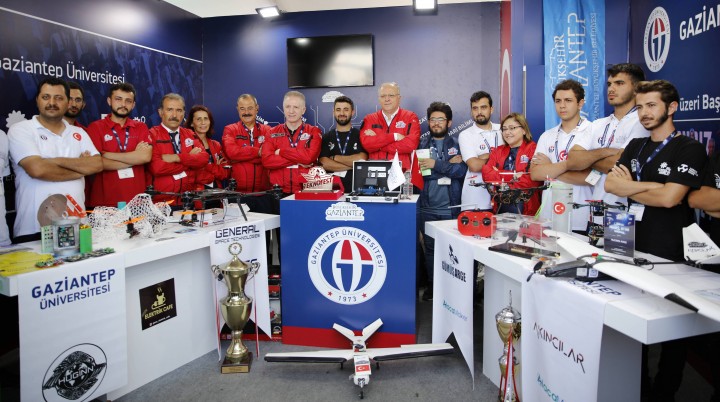 GAÜN ÖĞRENCİLERİ ÖDÜLLERİNİ CUMHURBAŞKANI ERDOĞAN’DAN ALDI-5