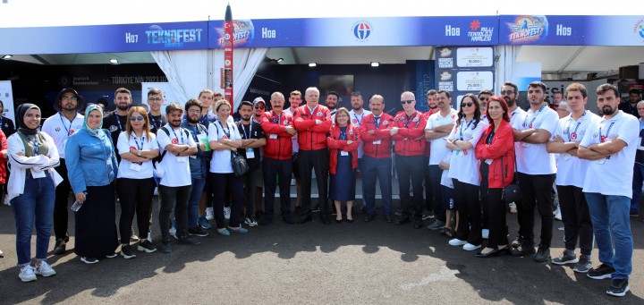 GAÜN ÖĞRENCİLERİ ÖDÜLLERİNİ CUMHURBAŞKANI ERDOĞAN’DAN ALDI-6