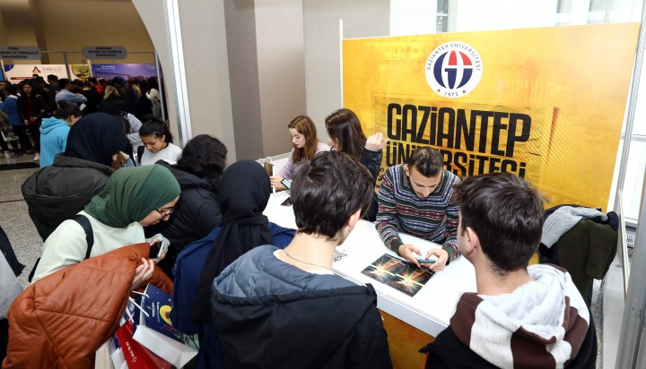GAZİANTEP ÜNİVERSİTE BÖLÜM TANITIM VE KARİYER FUARI’NA YOĞUN İLGİ-1
